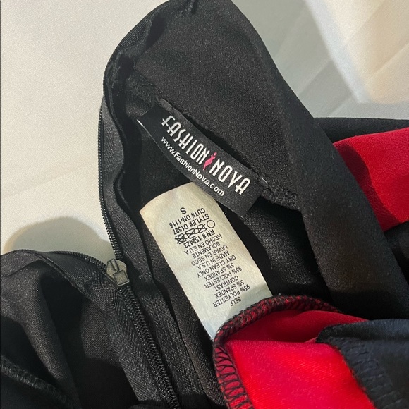 Fashion Nova Peekaboo Body con long Sleeve Dress size small - Picture 2 of 4